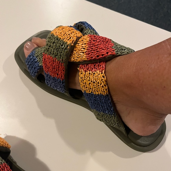 NWOT Farm Rio - Beautiful Rainbow Multicolor Woven Sandal - Picture 3 of 5